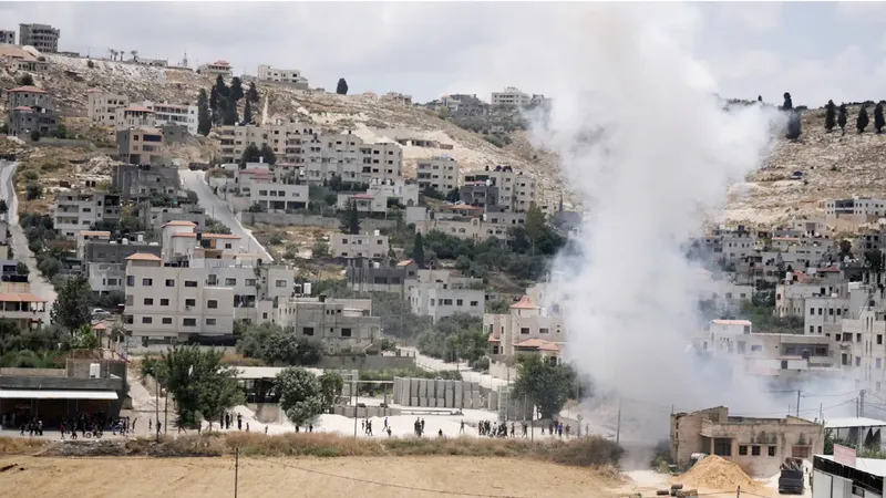 Giao tranh tại TP Jenin ở Bờ Tây giữa lực lượng Israel và Palestine. Ảnh: AP