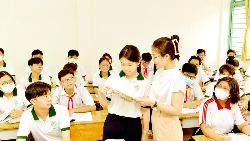 Cô trò Trường THCS Tùng Thiện Vương (TPHCM), trong một giờ trên lớp, ngày 2-6-2023. Ảnh: CAO THĂNG
