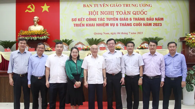 Đoàn công tác của Ban Tuyên giáo Thành ủy TPHCM do đồng chí Phan Nguyễn Như Khuê làm trưởng đoàn tham dự hội nghị