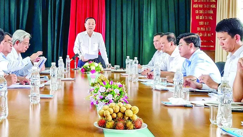 Bí thư Thành ủy TP Cần Thơ Nguyễn Văn Hiếu làm việc với các đơn vị chức năng chuẩn bị cho lễ khởi công dự án VSIP Cần Thơ