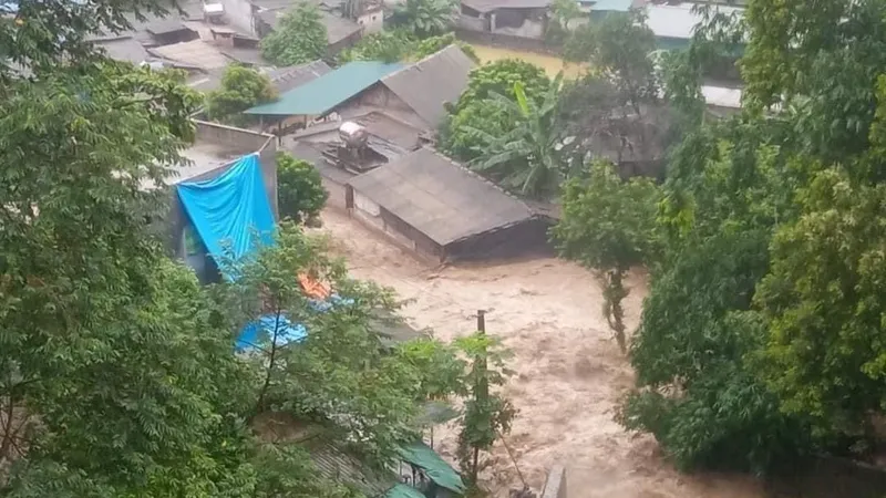  Tràn hồ chứa thải của mỏ đồng Tả Phời