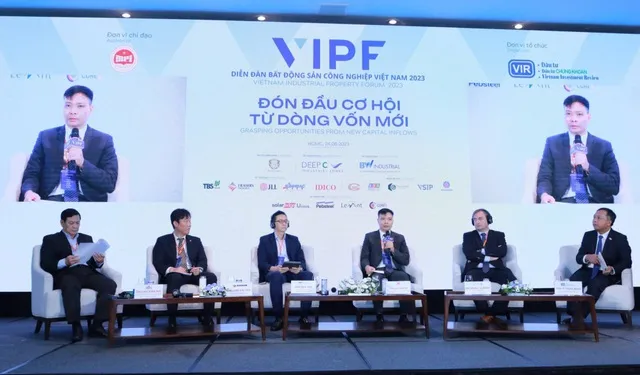 Thứ trưởng Bộ Kế hoạch và Đầu tư Trần Quốc Phương phát biểu tại Diễn đàn