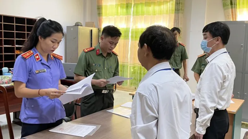 Cơ quan An ninh điều tra Công an tỉnh Bà Rịa-Vũng Tàu công bố quyết định khởi tố bị can, bắt tạm giam và khám xét đối với một số bị can trong vụ án