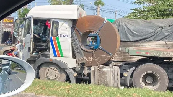 Sửa quy định để ngăn xe chở cuộn thép gây tai nạn