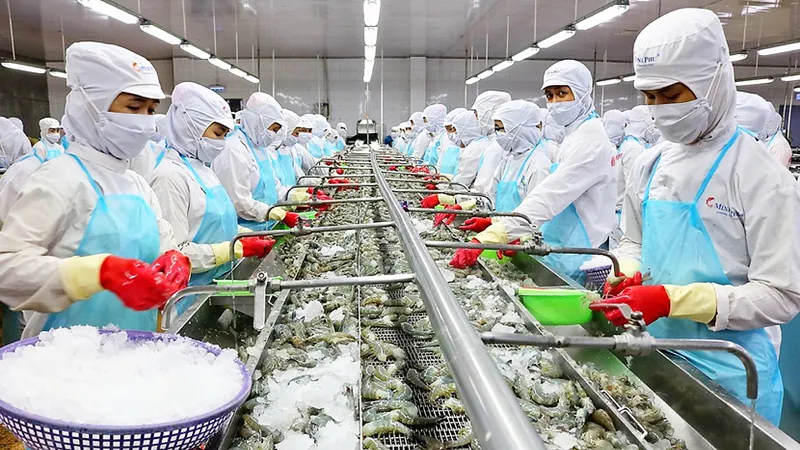 Cắt giảm thủ tục hành chính, tạo dựng môi trường kinh doanh ổn định