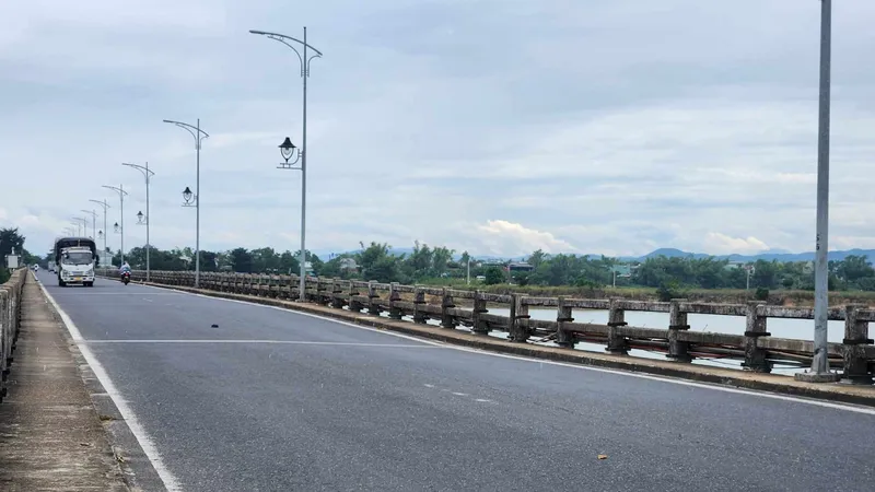 Cầu Câu Lâu có nguy cơ sập bất kỳ lúc nào
