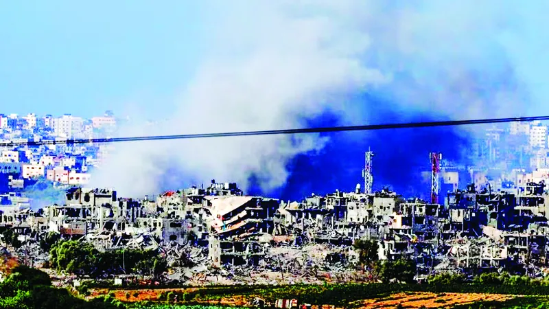 Khói bốc lên từ Dải Gaza trong sáng 30-10