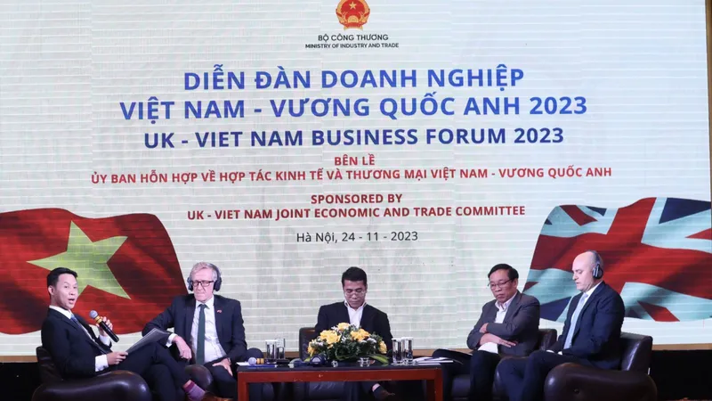 Khai mở thị trường xuất khẩu, thu hút nhà đầu tư vào năng lượng tái tạo