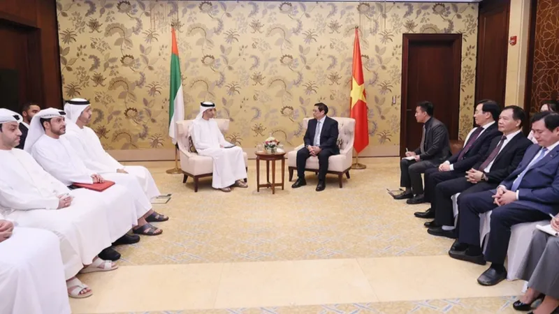 Thủ tướng Phạm Minh Chính tiếp ông Thani bin Ahmed AI Zeyoudi, Quốc vụ khanh phụ trách Bộ Kinh tế và một số tập đoàn của UAE. Ảnh: TTXVN