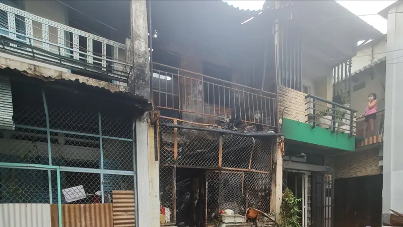 Hiện trường vụ cháy ở con hẻm đường Lê Văn Sỹ (quận Tân Bình, TPHCM.