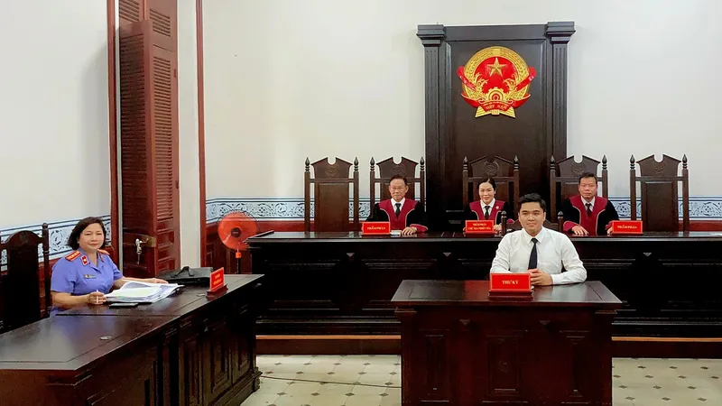 Một phiên tòa xét xử tranh chấp kinh doanh thương mại tại TAND TPHCM vào ngày 13-12-2023