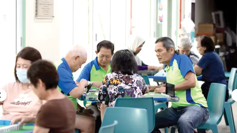 Người cao tuổi tham gia hoạt động cộng đồng tại một Trung tâm Cao niên tích cực Lions Befrienders, Singapore. Ảnh: TODAY ONLINE