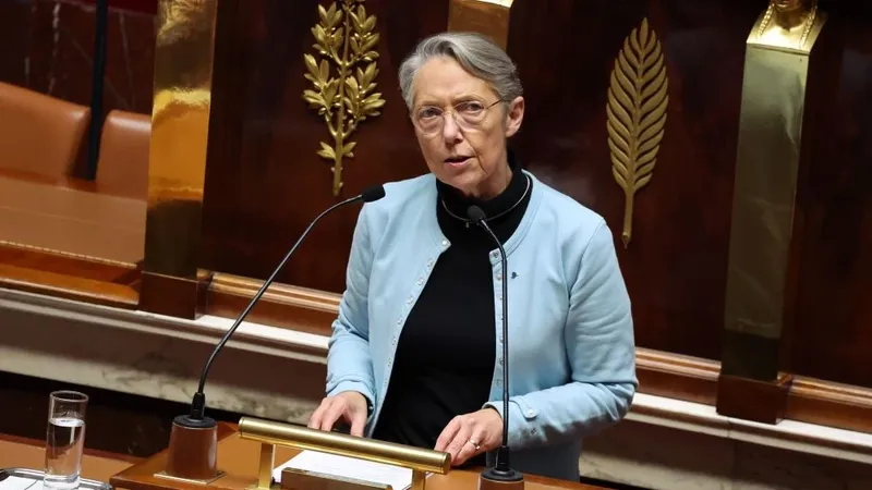 Thủ tướng Pháp Elisabeth Borne đã xin từ chức