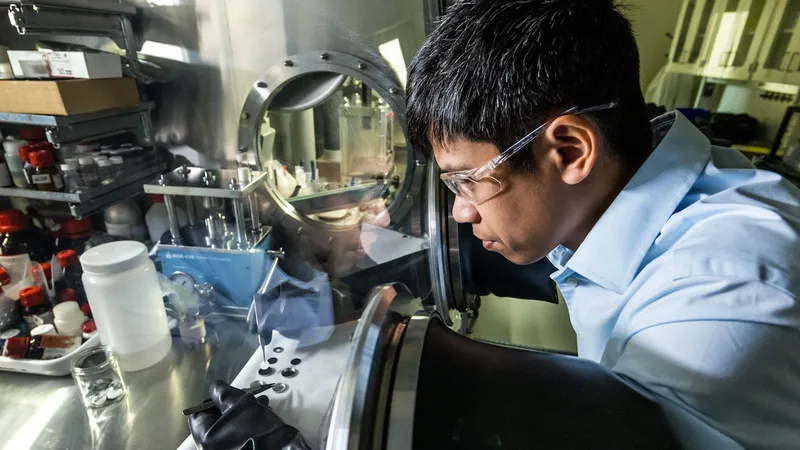 Các nhà khoa học tại PNNL trong công trình nghiên cứu vật liệu thay thế lithium 
