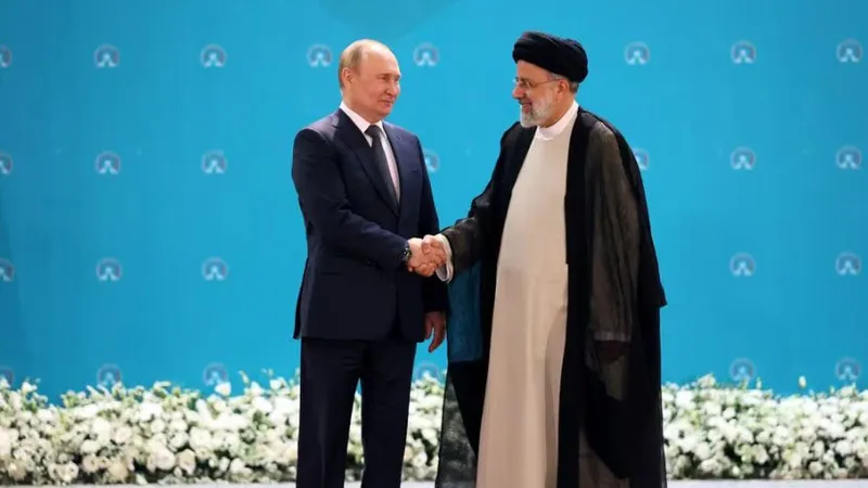 Tổng thống Nga Vladimir Putin (trái) và Tổng thống Iran Ebrahim Raisi tại một hội nghị tìm giải pháp cho xung đột ở Syria, diễn ra tại Iran năm 2022. Ảnh: REUTERS