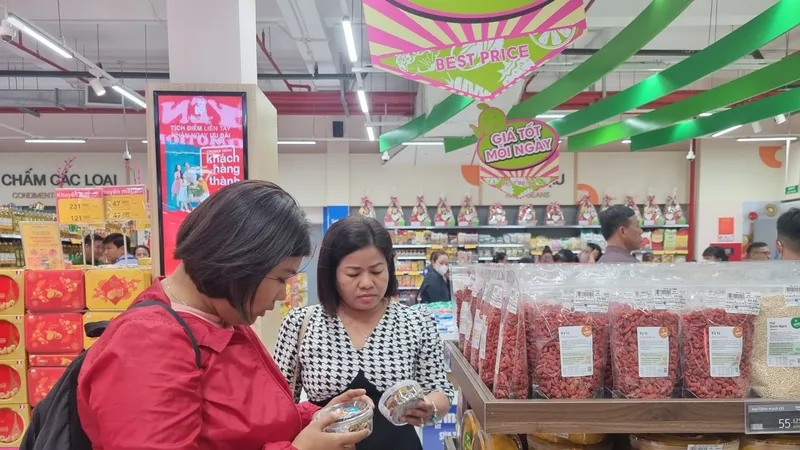 Nhiều sản phẩm tết được tung ra thị trường tại hệ thống Co.opmart