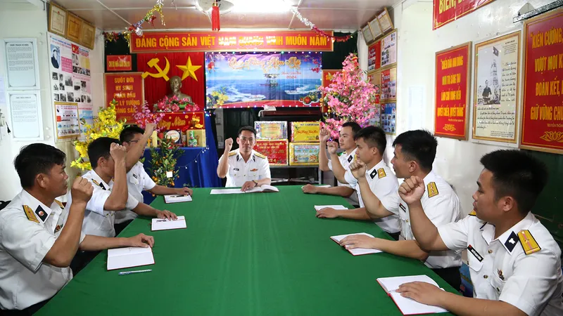 Một buổi sinh hoạt chi bộ trên nhà giàn DK1/10