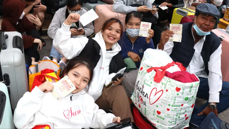 Những chuyến xe góp giấc mơ đoàn viên