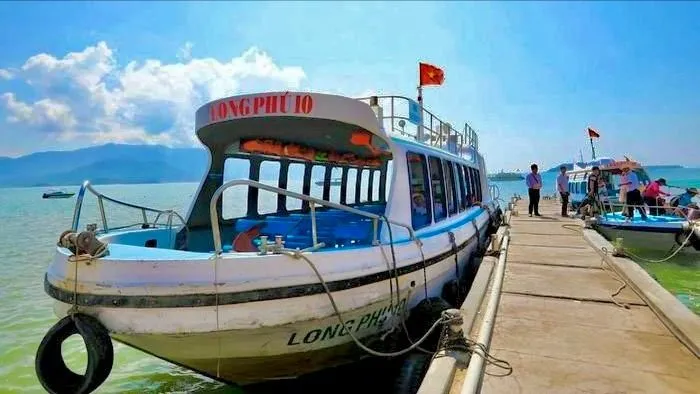 Công ty CP Du lịch Long Phú chờ hướng dẫn các thủ tục để thuê vùng đất có mặt nước biển tại đảo Hoa Lan và Hòn Lao