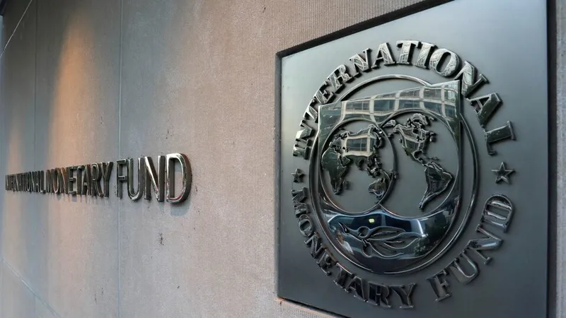 IMF giải ngân 880 triệu USD cho Ukraine