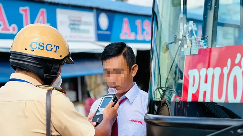 Nhiều ý kiến ủng hộ cấm tuyệt đối nồng độ cồn khi lái xe