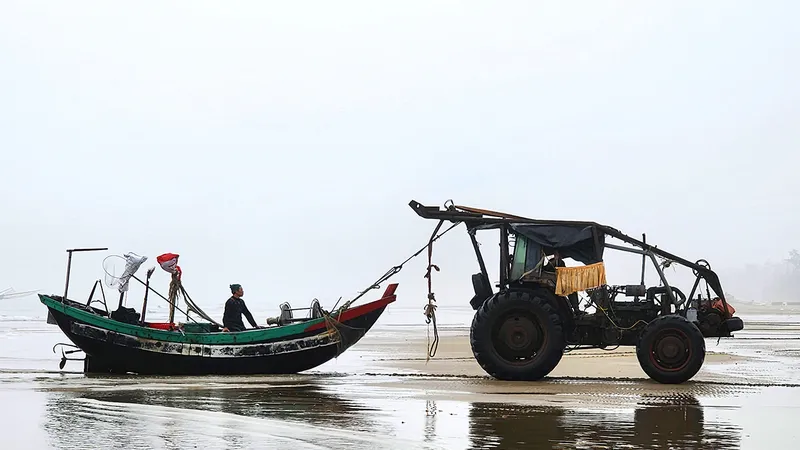 Máy kéo tàu thuyền