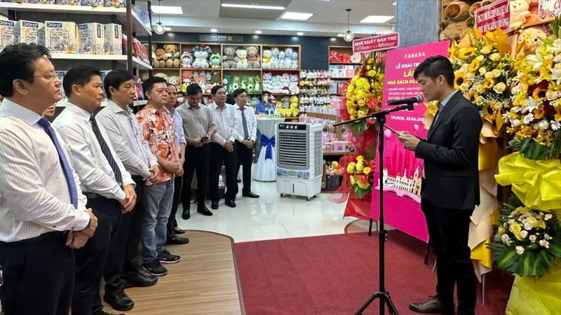 Ông Phạm Nam Thắng, Quyền Giám đốc Fahasa phát biểu tại lễ khai trương