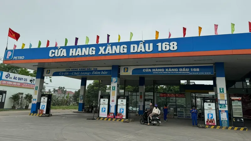 Phát hiện cửa hàng bán xăng nhưng không đăng ký