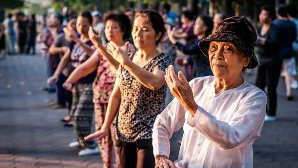 Ứng phó với già hóa dân số - Tìm chính sách thích ứng tầm quốc gia
