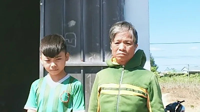 Mong cháu bé được đi học trở lại