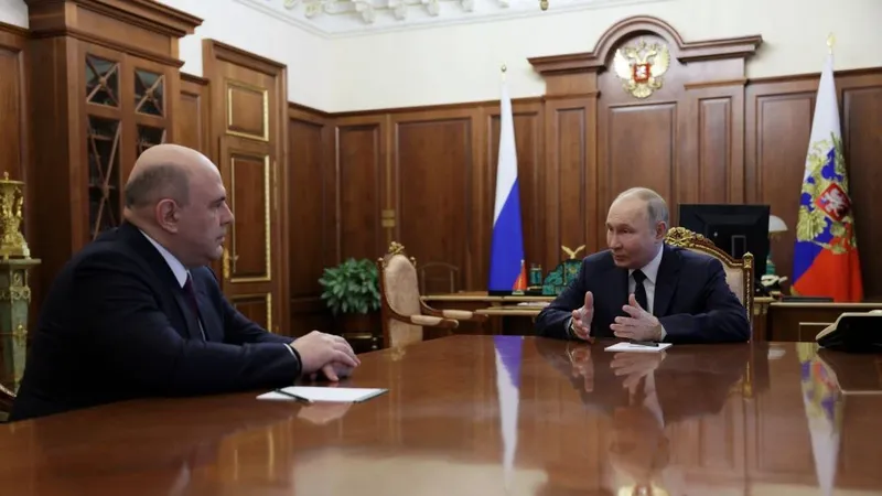 Tổng thống Nga Vladimir Putin và Thủ tướng mới bổ nhiệm Mikhail Mishustin. Ảnh: REUTERS