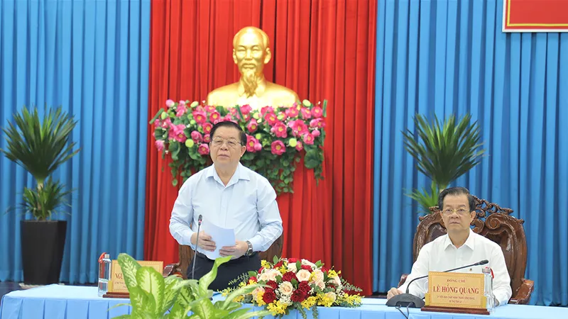 Đồng chí Nguyễn Trọng Nghĩa, Bí thư Trung ương Đảng, Trưởng ban Tuyên giáo Trung ương, Thường trực Tiểu ban Văn kiện Đại hội XIV của Đảng phát biểu chỉ đạo buổi làm việc. Ảnh: tuyengiao.vn
