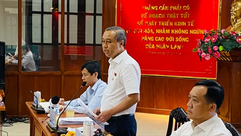 Giám sát việc thực hiện cải cách hành chính về tổ chức bộ máy và chế độ công vụ 
