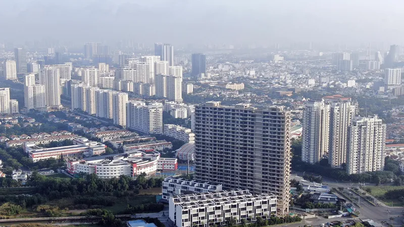Khu dân cư tiếp giáp quận 7 và huyện Nhà Bè có nhiều dự án BĐS của các tập đoàn lớn. Ảnh: HOÀNG HÙNG