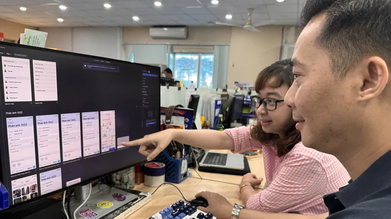 Nhân viên của Trung tâm Chuyển đổi số TPHCM đang xây dựng dữ liệu cho ứng dụng “Công dân thành phố”