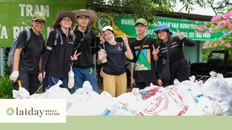 Nhặt rác kết hợp tham quan rừng