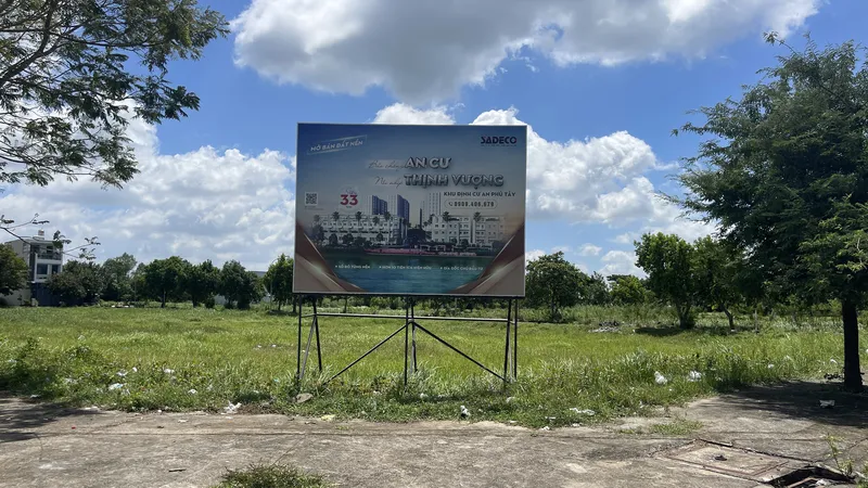 Khu đất phân lô bán nền tại xã An Phú Tây, huyện Bình Chánh. Ảnh: Hoàng Hùng