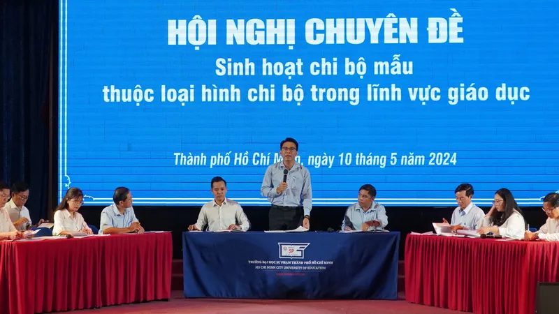Sinh hoạt chi bộ mẫu thuộc loại hình chi bộ trong lĩnh vực giáo dục. Ảnh: PHƯƠNG UYÊN
