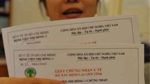 Cấp giấy xác định lại giới tính cho hơn 100 trẻ em