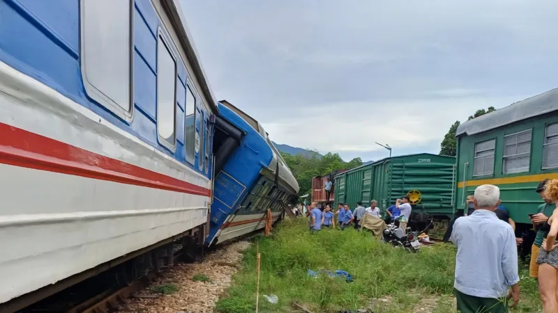 Tăng cường xử lý các hành vi gây mất an toàn giao thông đường sắt