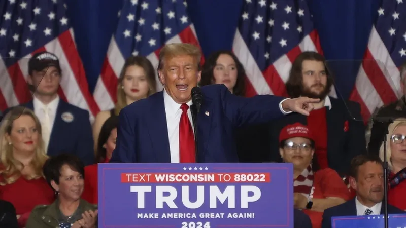 Số tiền tài trợ mà quỹ tranh cử của cựu Tổng thống Donal Trump hiện có là 327 triệu USD
