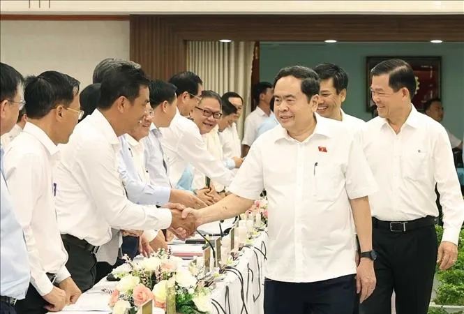 Chủ tịch Quốc hội Trần Thanh Mẫn với các đại biểu. Ảnh: TTXVN 