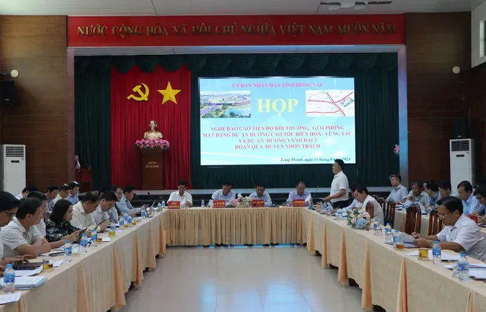 Đẩy nhanh giải phóng mặt bằng phục vụ tuyến cao tốc và đường vành đai