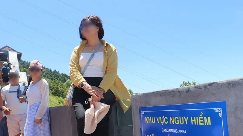 Check-in bất chấp nguy hiểm trên đỉnh Hải Vân