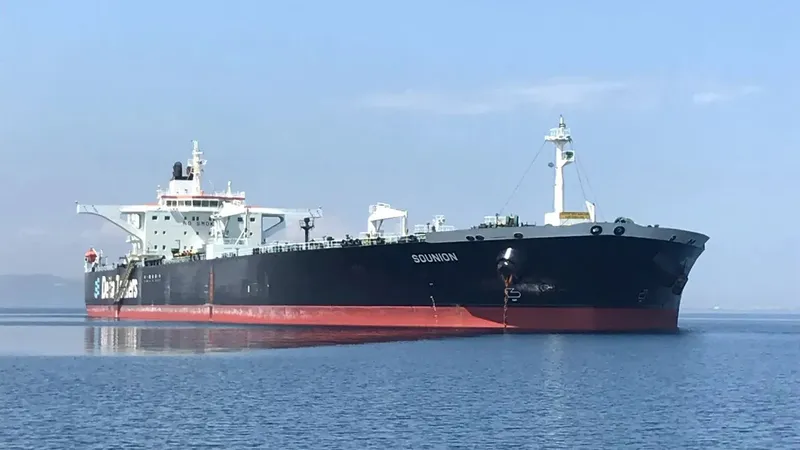 Tàu chở sản phẩm dầu Sounion thả neo trên biển hồi năm 2020. Ảnh: Marine Traffic