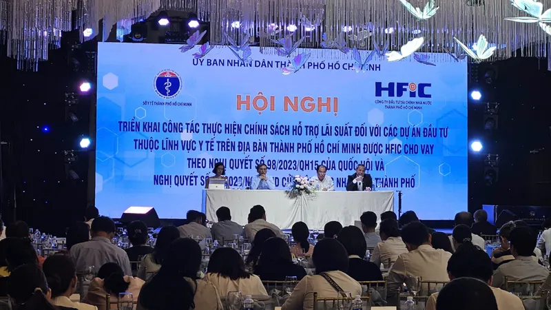 Các đại biểu giải đáp quy trình thủ tục tiếp cận vốn vay cho các cơ sở y tế trong và ngoài công lập