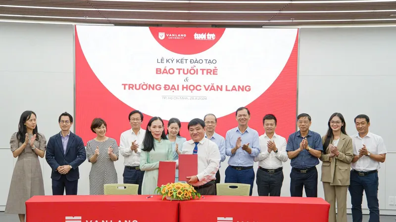 Báo Tuổi Trẻ và Trường Đại học Văn Lang ký kết hợp tác đào tạo chính quy. Ảnh: Phương Quyên