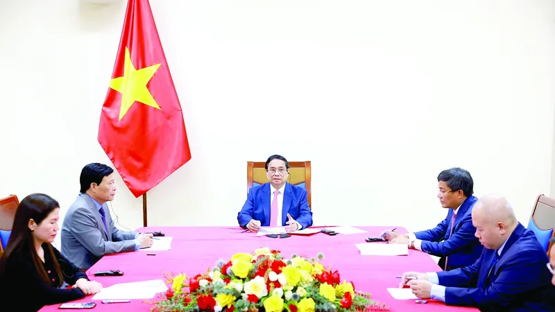 Thủ tướng Phạm Minh Chính điện đàm với Thủ tướng Thái Lan Paetongtarn Shinawatra. Ảnh: TTXVN