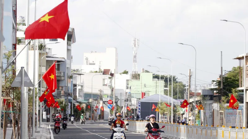 Đường Hiệp Thành 43, phường Hiệp Thành, quận 12, TPHCM rực rỡ cờ hoa mừng Tết Độc lập
