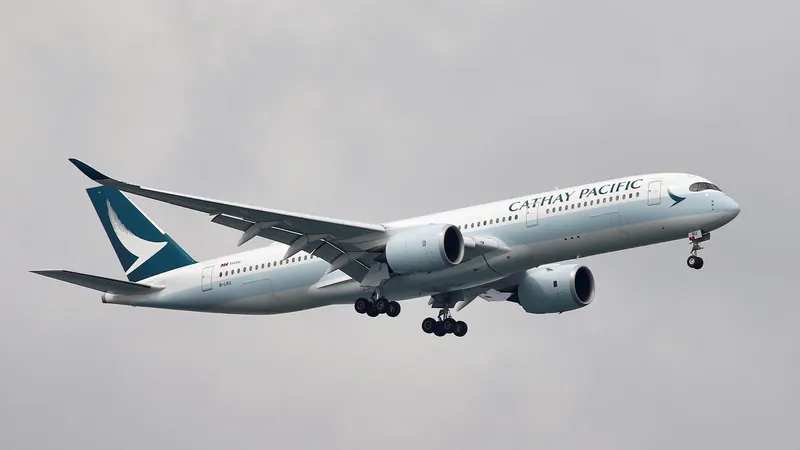 Cathay Pacific. Ảnh: REUTERS